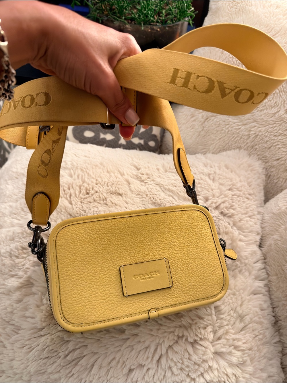 🚨FINAL SALE 🚨- Coach Yellow Leather Crossbody ( like new)
